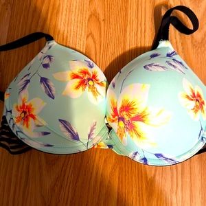 Women’s Victoria’s Secret bra